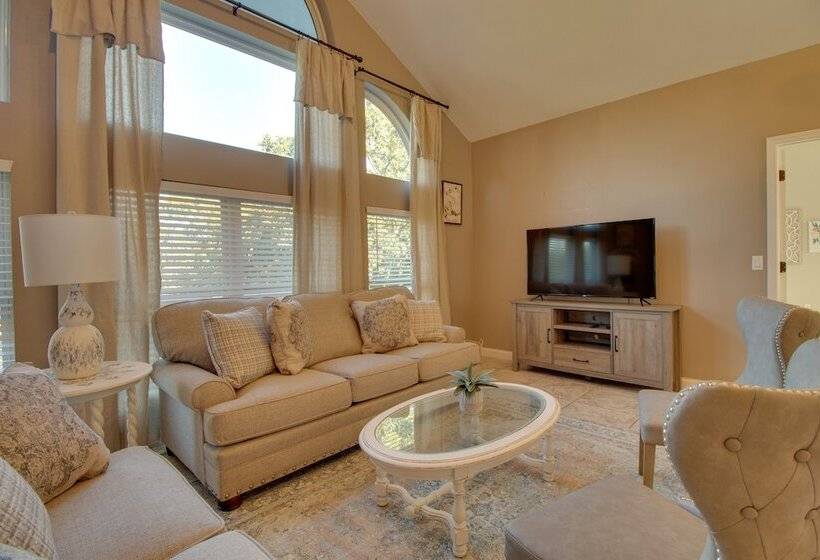 Spacious Home Near Norfork Lake W/ Wraparound Deck