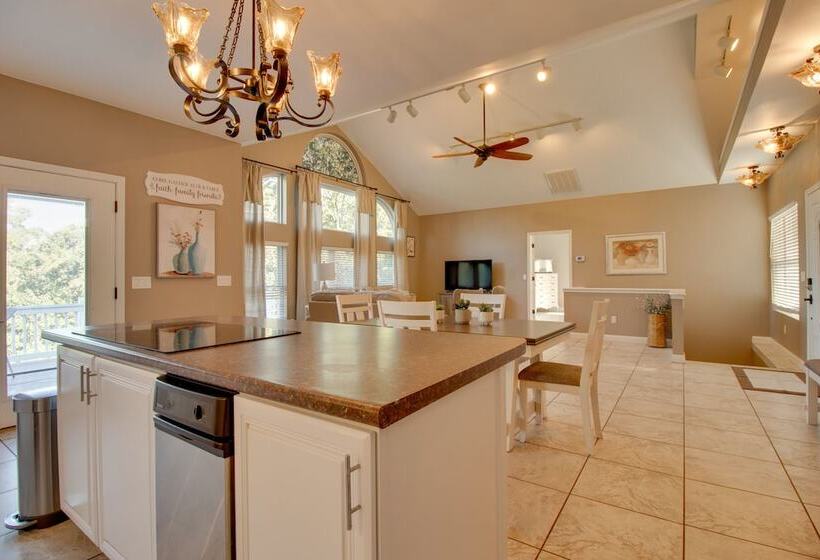 Spacious Home Near Norfork Lake W/ Wraparound Deck