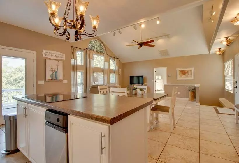 Spacious Home Near Norfork Lake W/ Wraparound Deck