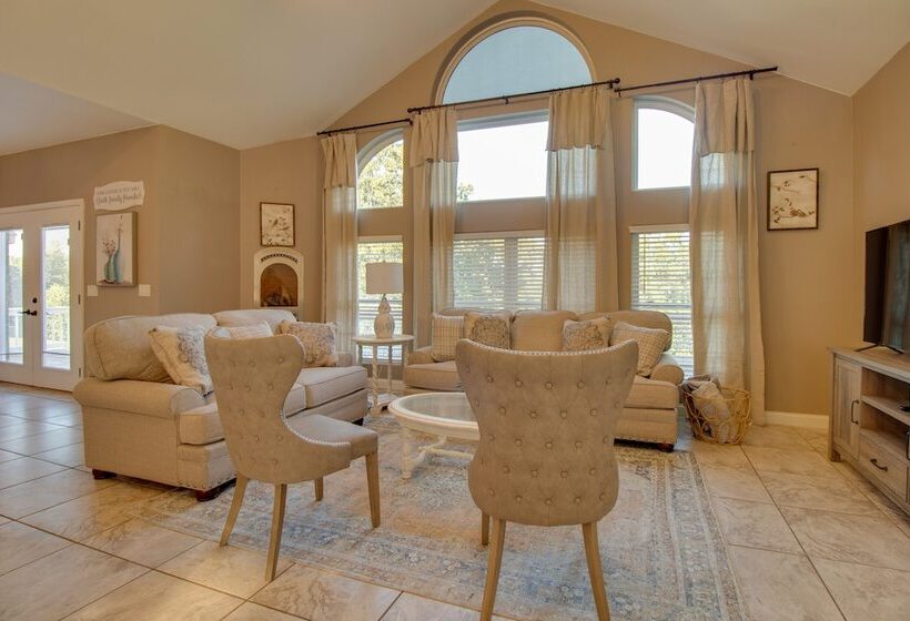 Spacious Home Near Norfork Lake W/ Wraparound Deck