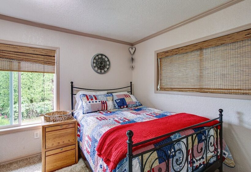 Tacoma Home On Steilacoom Lake W/ Dock!