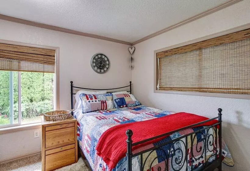 Tacoma Home On Steilacoom Lake W/ Dock!