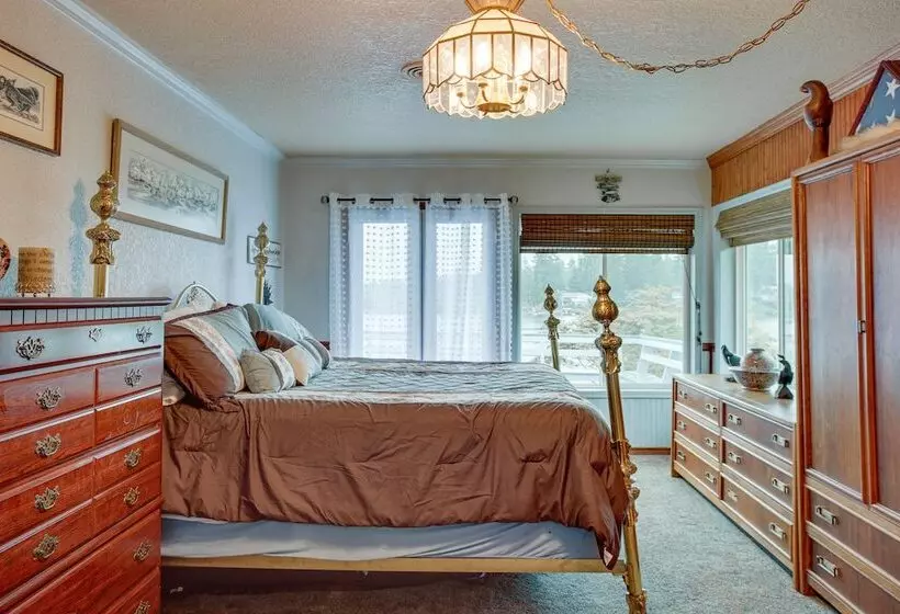 Tacoma Home On Steilacoom Lake W/ Dock!