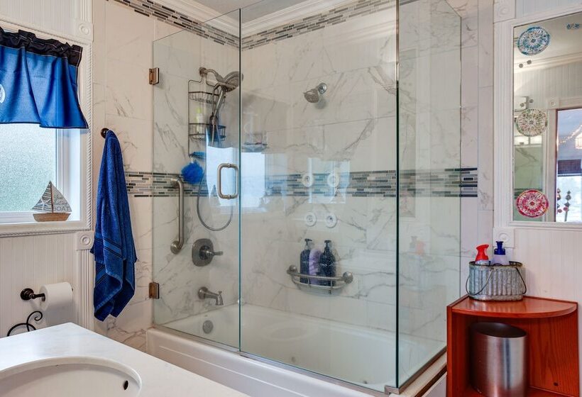 Tacoma Home On Steilacoom Lake W/ Dock!