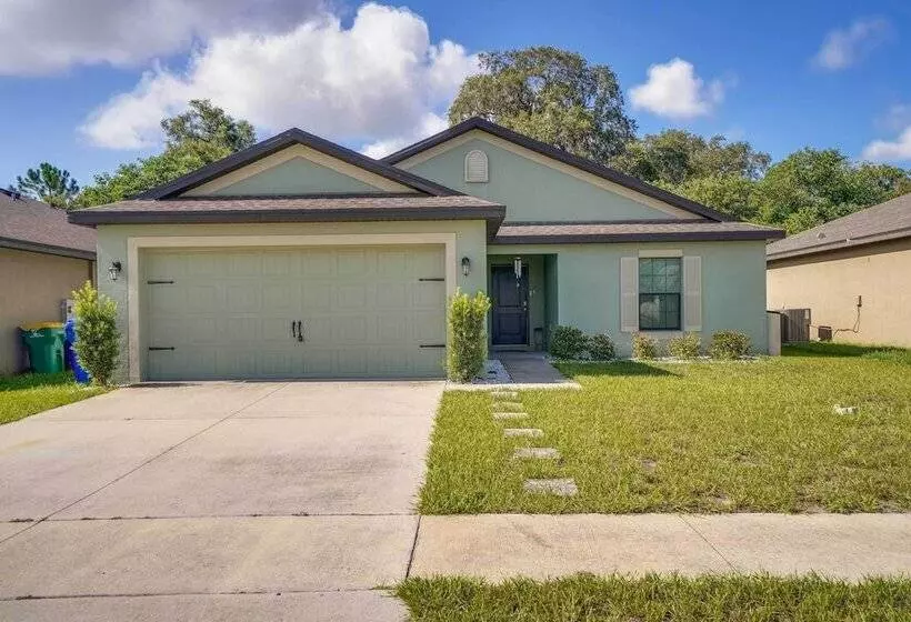 Tavares Retreat W/ Covered Patio & Private Yard