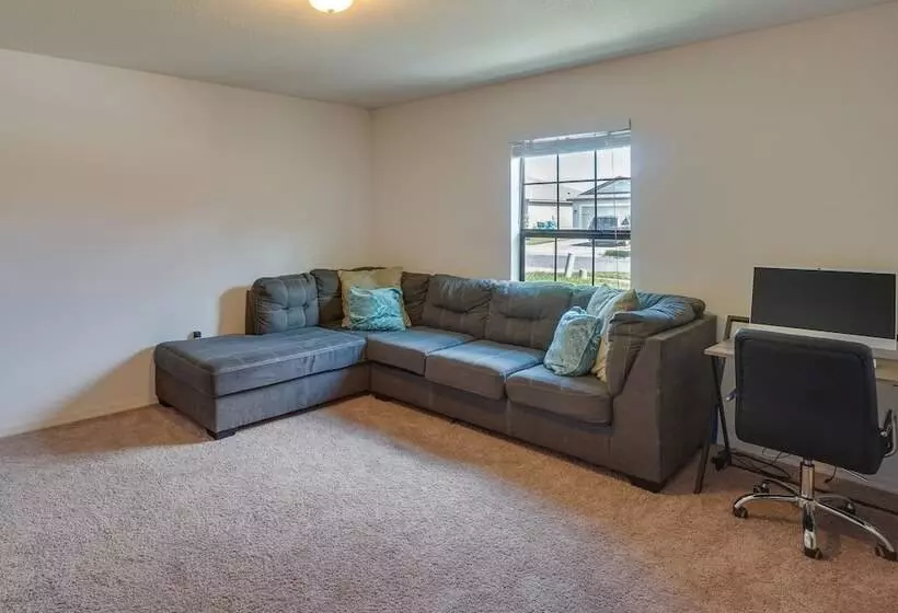 Tavares Retreat W/ Covered Patio & Private Yard