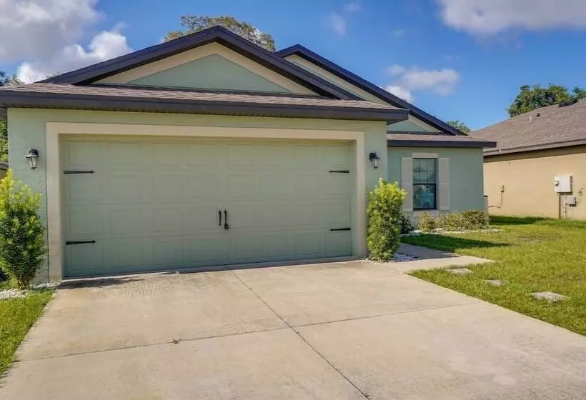 Tavares Retreat W/ Covered Patio & Private Yard