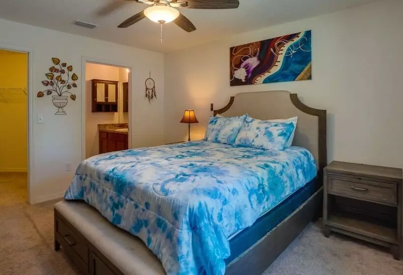 Tavares Retreat W/ Covered Patio & Private Yard