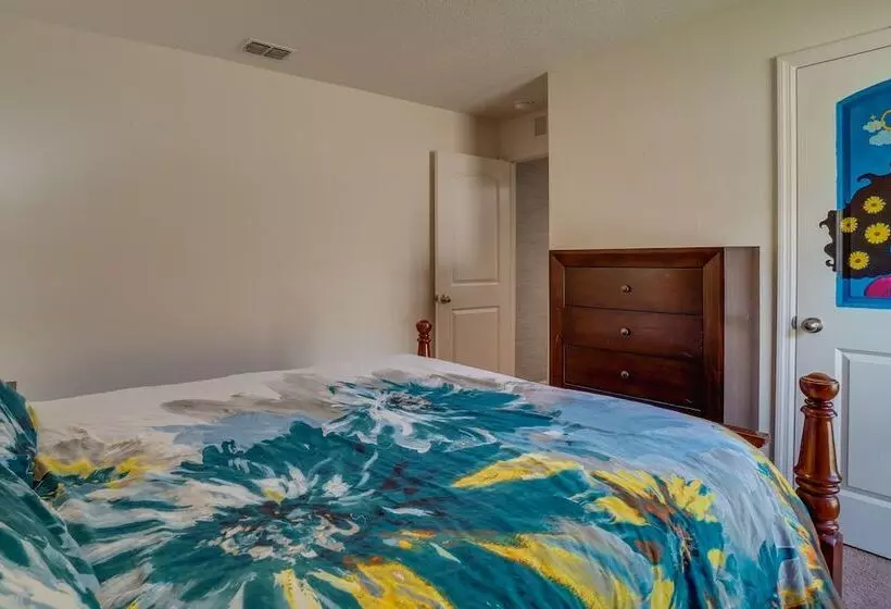 Tavares Retreat W/ Covered Patio & Private Yard