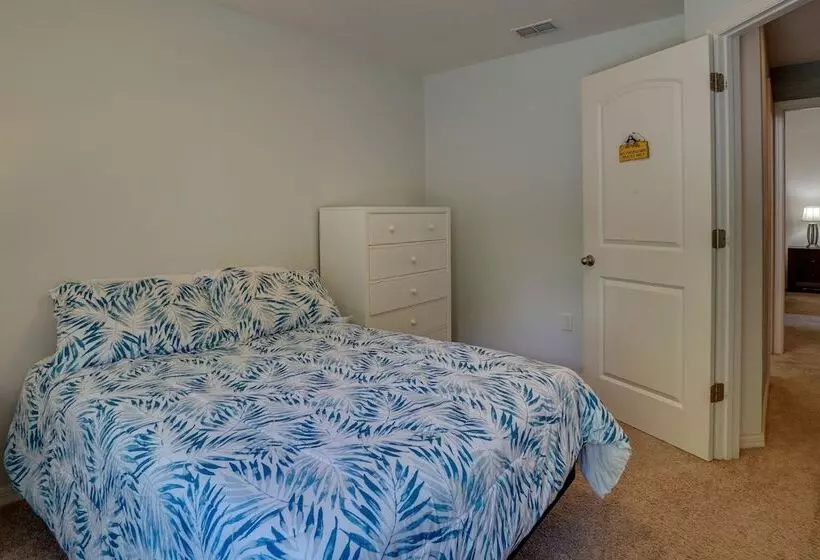 Tavares Retreat W/ Covered Patio & Private Yard