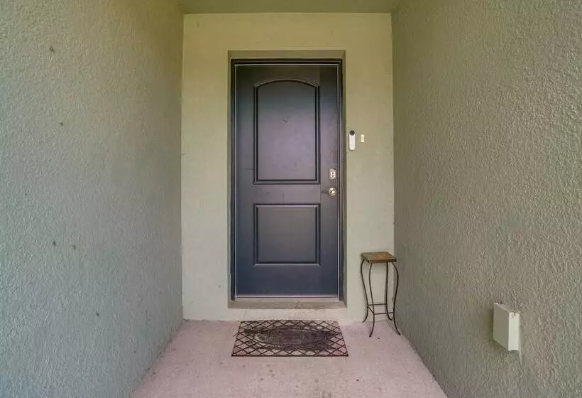 Tavares Retreat W/ Covered Patio & Private Yard