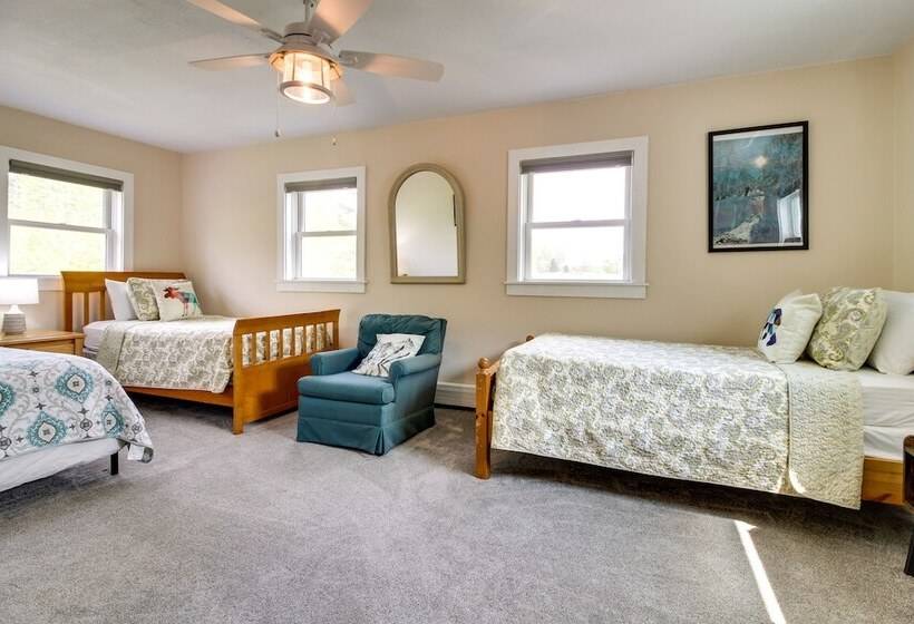 Vermont Vacation Rental: Hot Tub, Near Ski Resorts