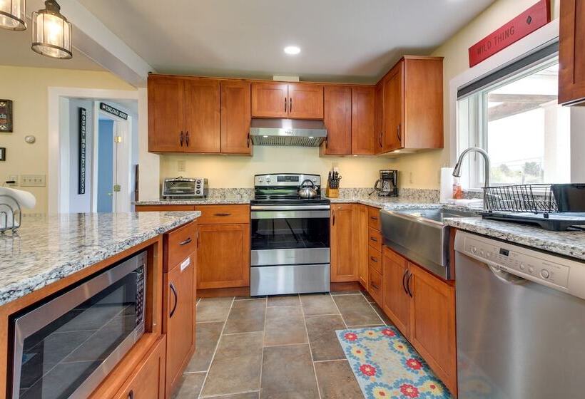 Vermont Vacation Rental: Hot Tub, Near Ski Resorts