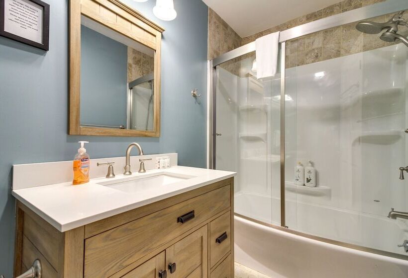 Vermont Vacation Rental: Hot Tub, Near Ski Resorts