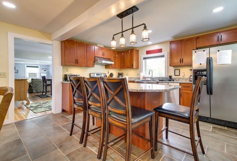 Vermont Vacation Rental: Hot Tub, Near Ski Resorts