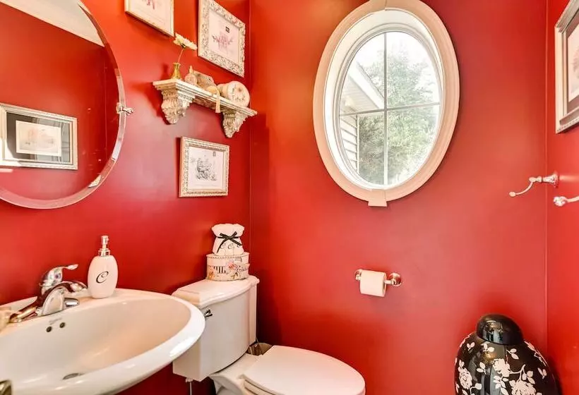 Woodsy Ballston Spa Home: 4 Mi To State Park!