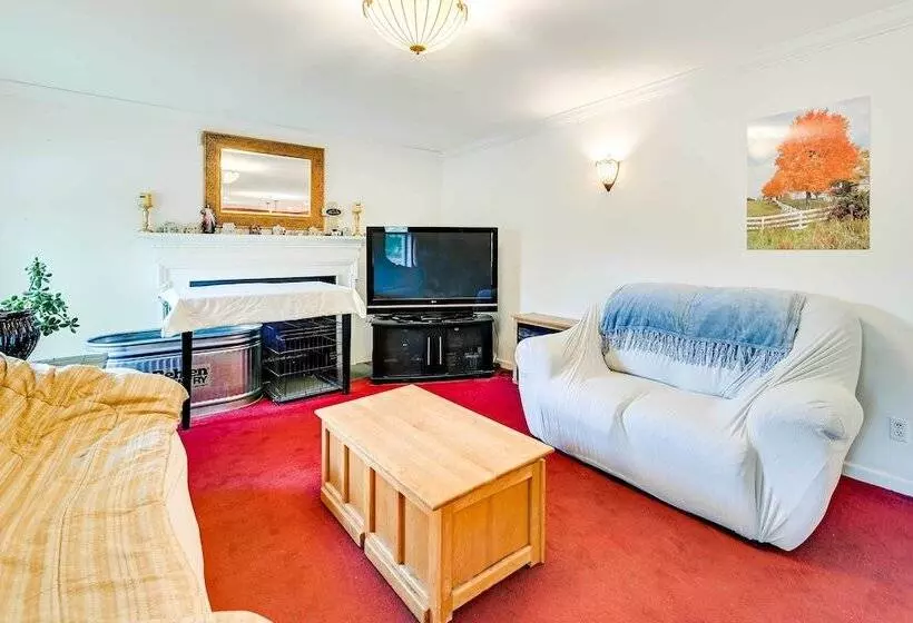 Woodsy Ballston Spa Home: 4 Mi To State Park!