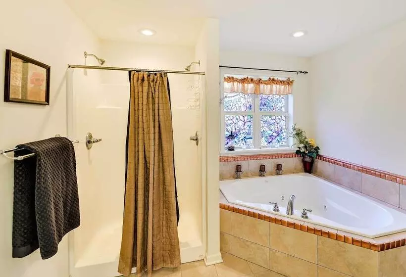 Woodsy Ballston Spa Home: 4 Mi To State Park!