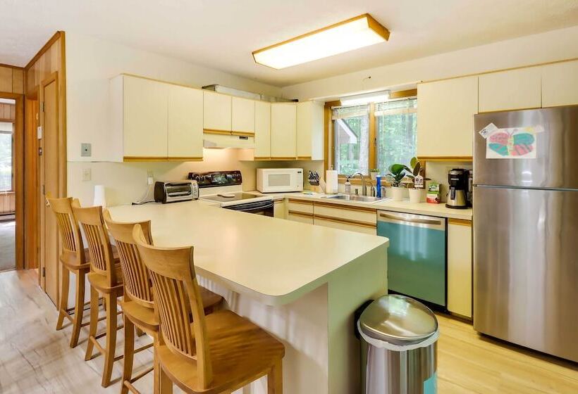 Woodsy Big Bass Lake Hideaway W/ Fire Pit + Deck!