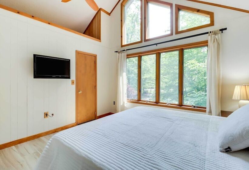 Woodsy Big Bass Lake Hideaway W/ Fire Pit + Deck!