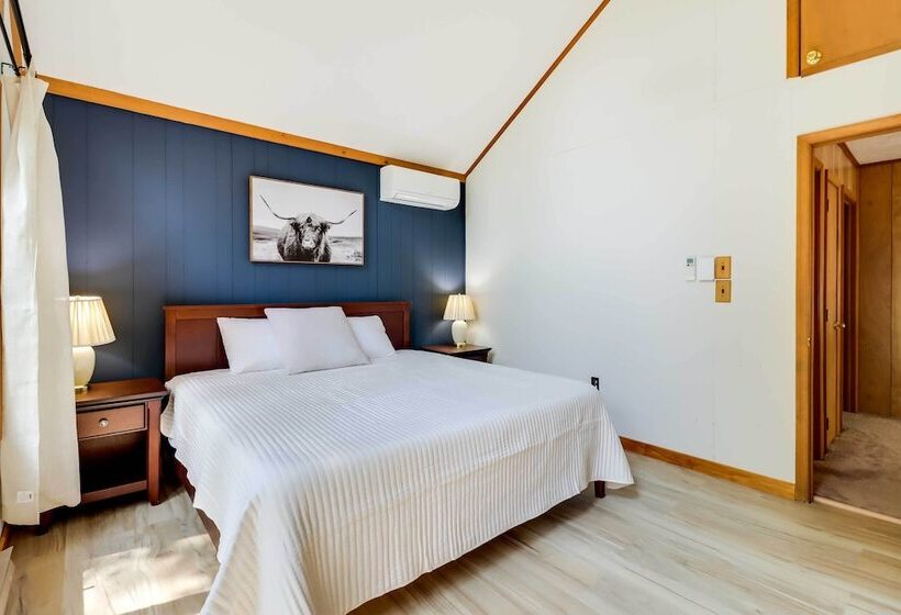 Woodsy Big Bass Lake Hideaway W/ Fire Pit + Deck!