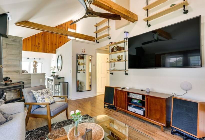 All Season Vernon Township Lake House Retreat!