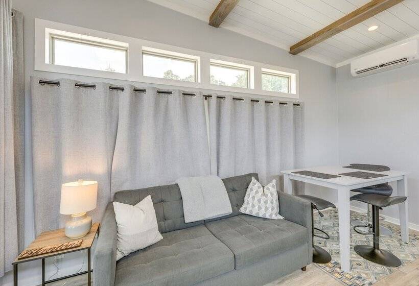 Community Pool & Hot Tub: Austin Tiny Home!