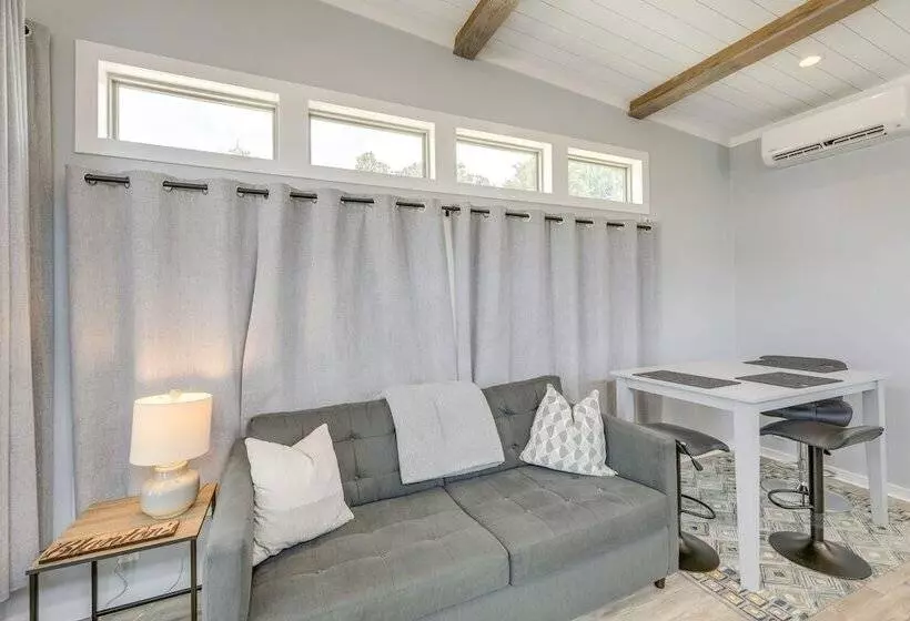 Community Pool & Hot Tub: Austin Tiny Home!