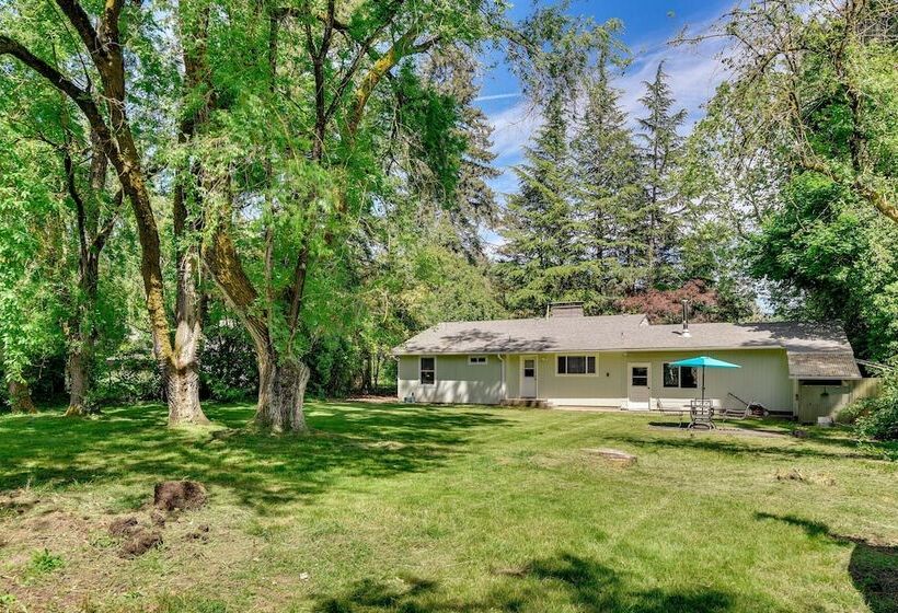 6 Mi To Portland: Home W/ Yard In Beaverton!