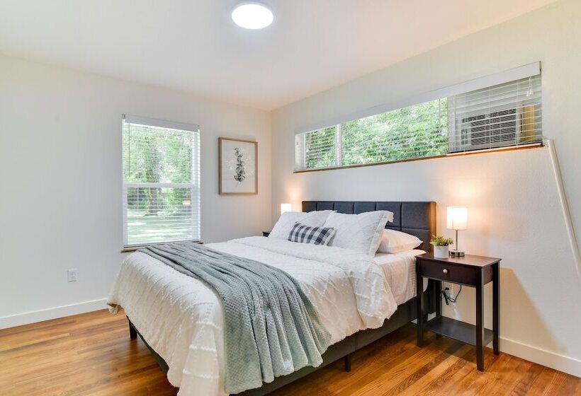 6 Mi To Portland: Home W/ Yard In Beaverton!