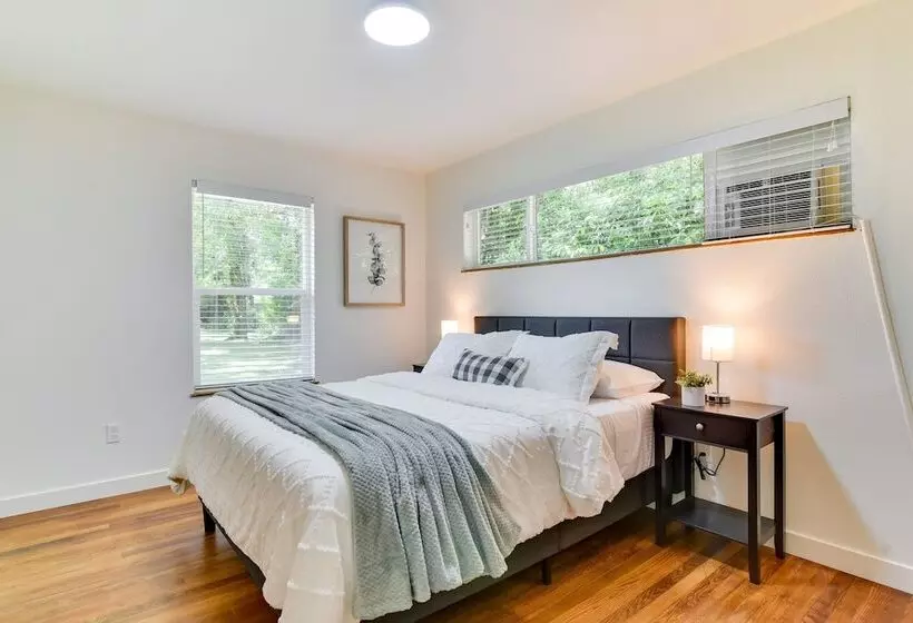 6 Mi To Portland: Home W/ Yard In Beaverton!