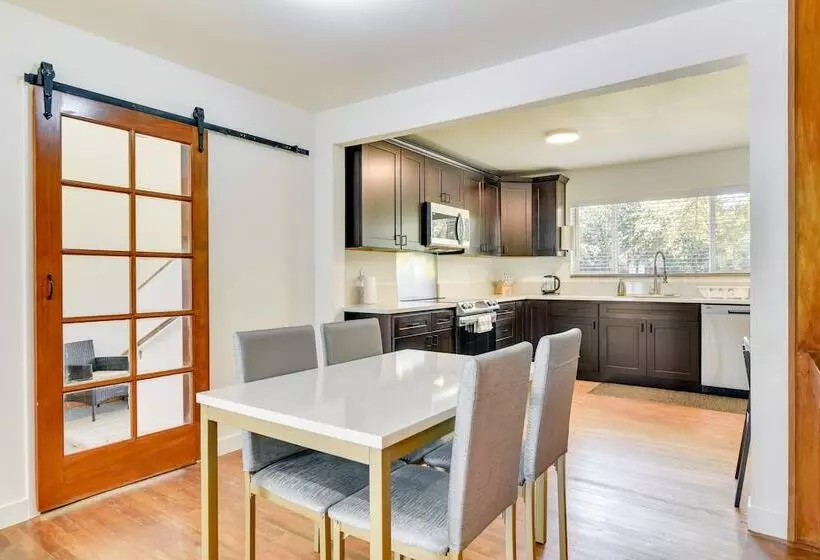 6 Mi To Portland: Home W/ Yard In Beaverton!