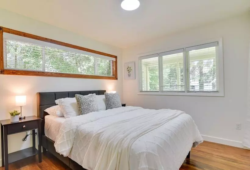 6 Mi To Portland: Home W/ Yard In Beaverton!