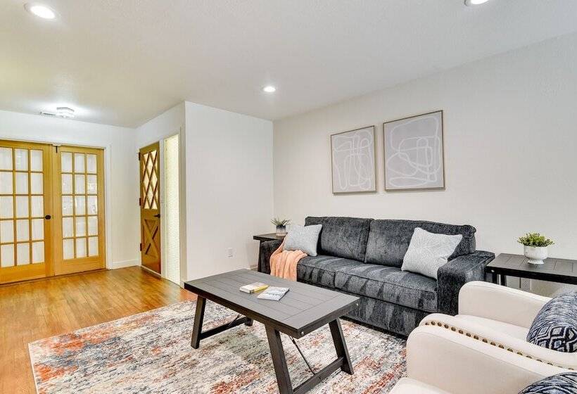 6 Mi To Portland: Home W/ Yard In Beaverton!