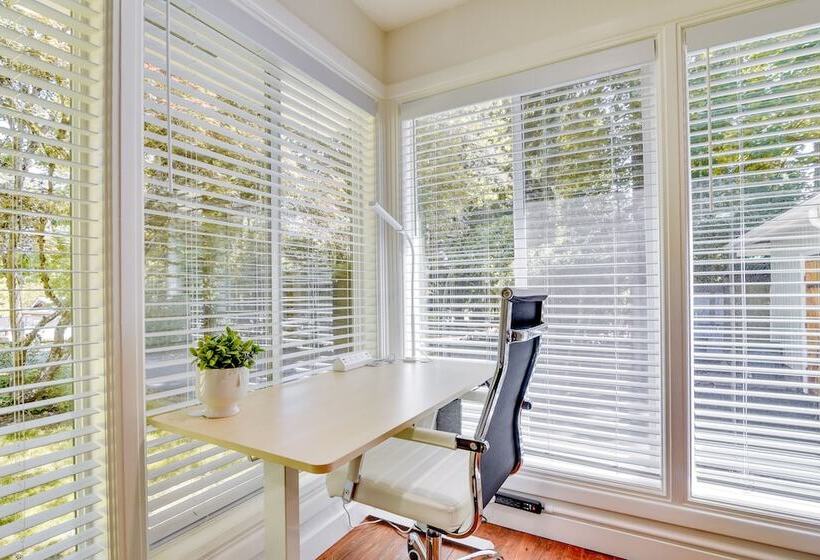 6 Mi To Portland: Home W/ Yard In Beaverton!