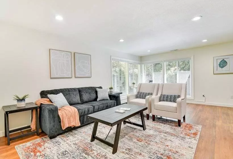 6 Mi To Portland: Home W/ Yard In Beaverton!