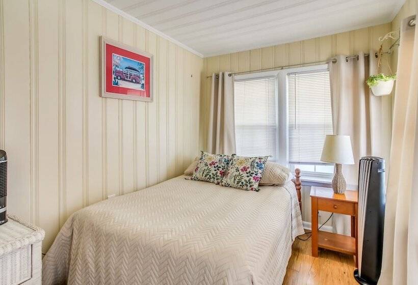 Carolina Beach Home W/ Private Deck: Walk To Shore