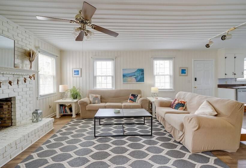 Carolina Beach Home W/ Private Deck: Walk To Shore