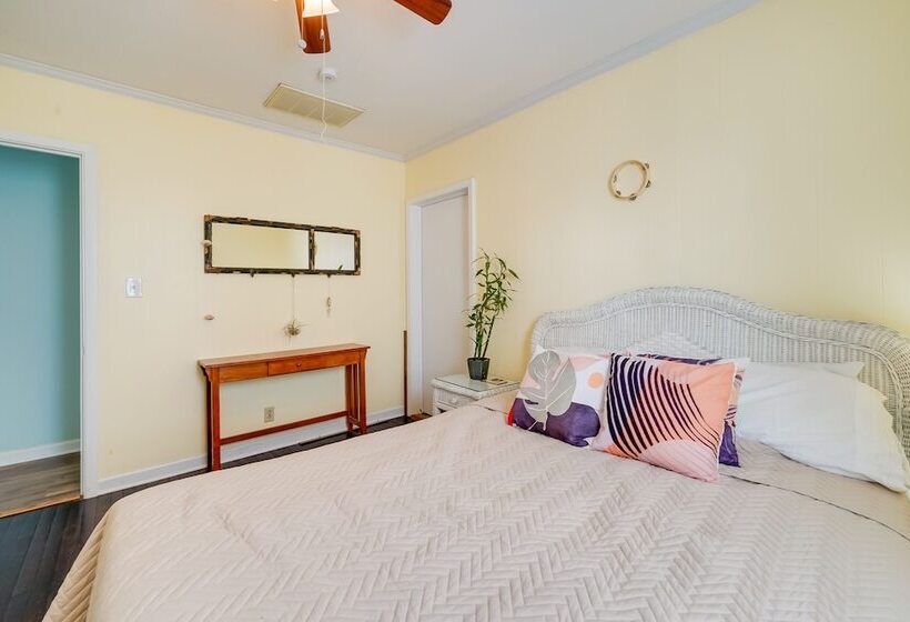 Carolina Beach Home W/ Private Deck: Walk To Shore