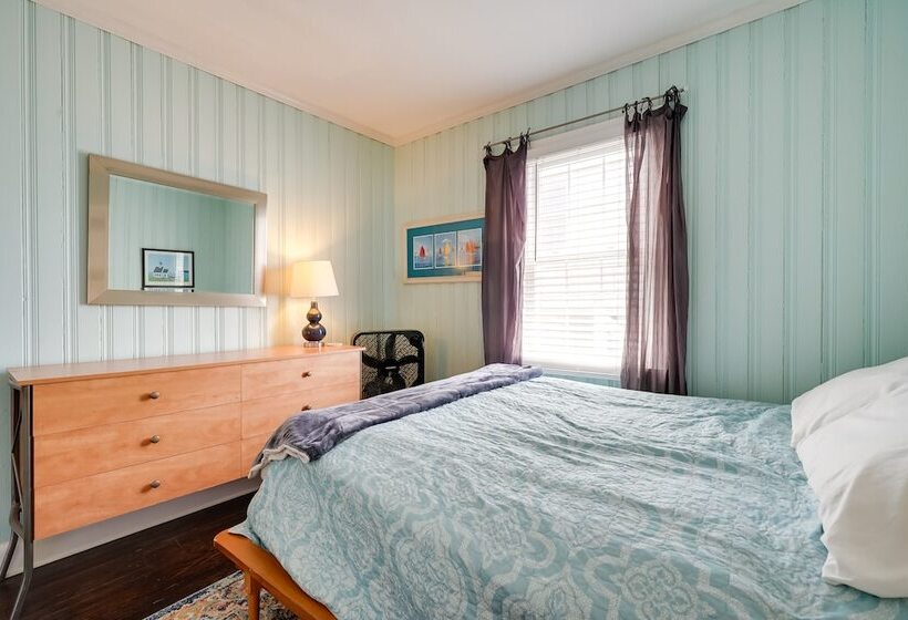 Carolina Beach Home W/ Private Deck: Walk To Shore