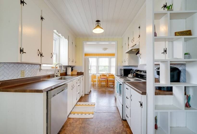 Carolina Beach Home W/ Private Deck: Walk To Shore