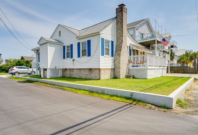 Carolina Beach Home W/ Private Deck: Walk To Shore