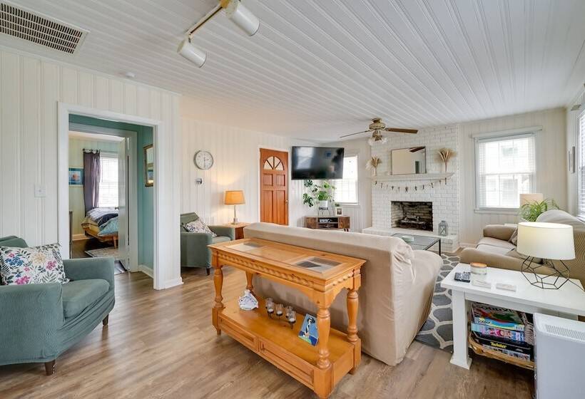 Carolina Beach Home W/ Private Deck: Walk To Shore