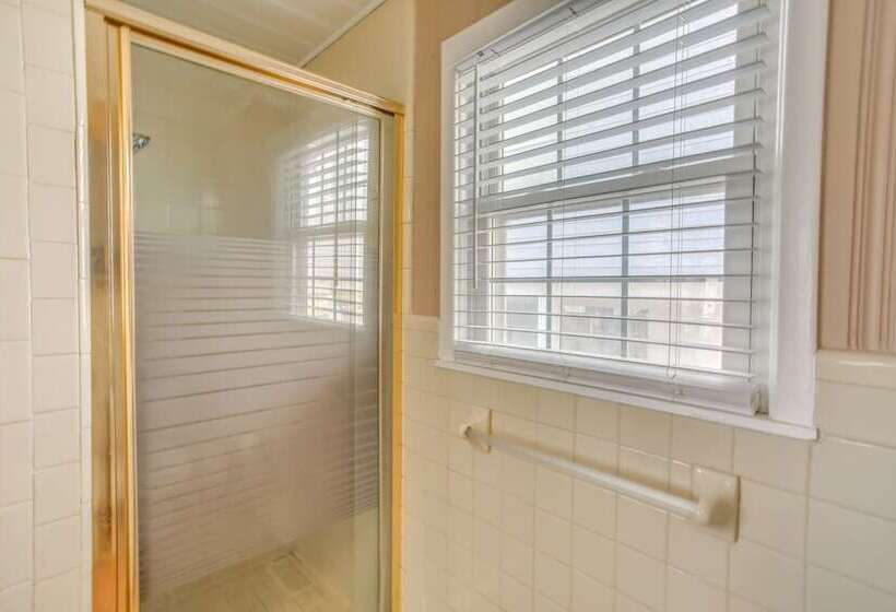 Carolina Beach Home W/ Private Deck: Walk To Shore