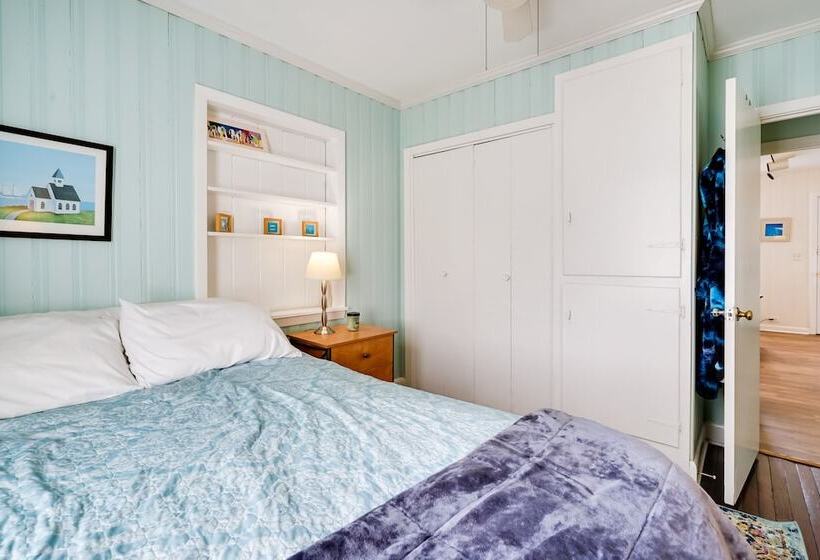 Carolina Beach Home W/ Private Deck: Walk To Shore