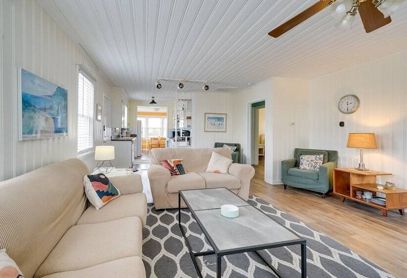 Carolina Beach Home W/ Private Deck: Walk To Shore