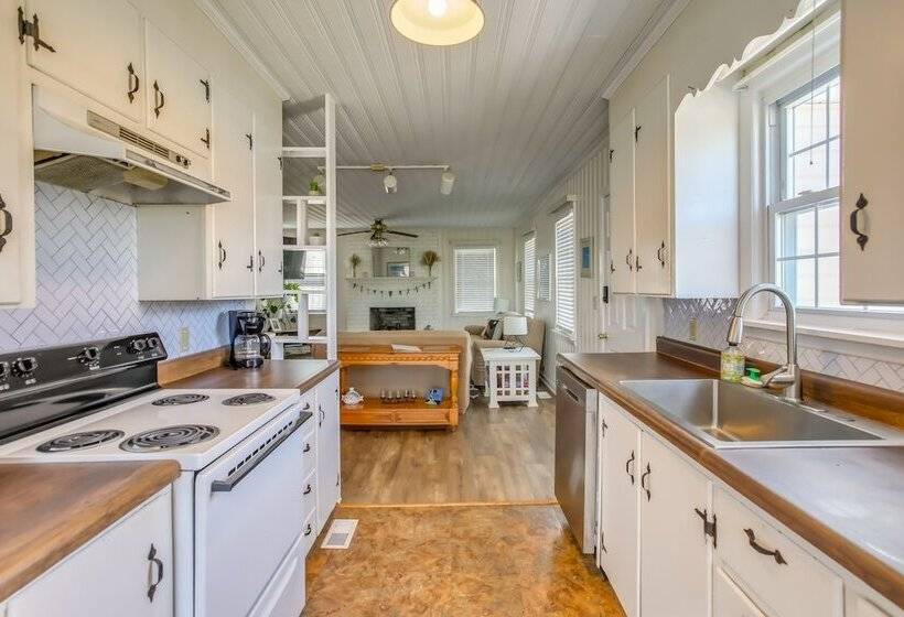 Carolina Beach Home W/ Private Deck: Walk To Shore