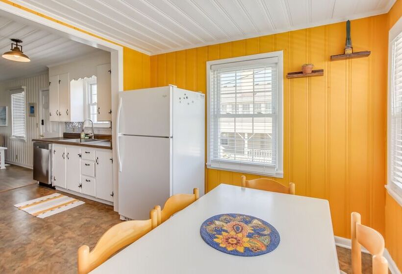 Carolina Beach Home W/ Private Deck: Walk To Shore