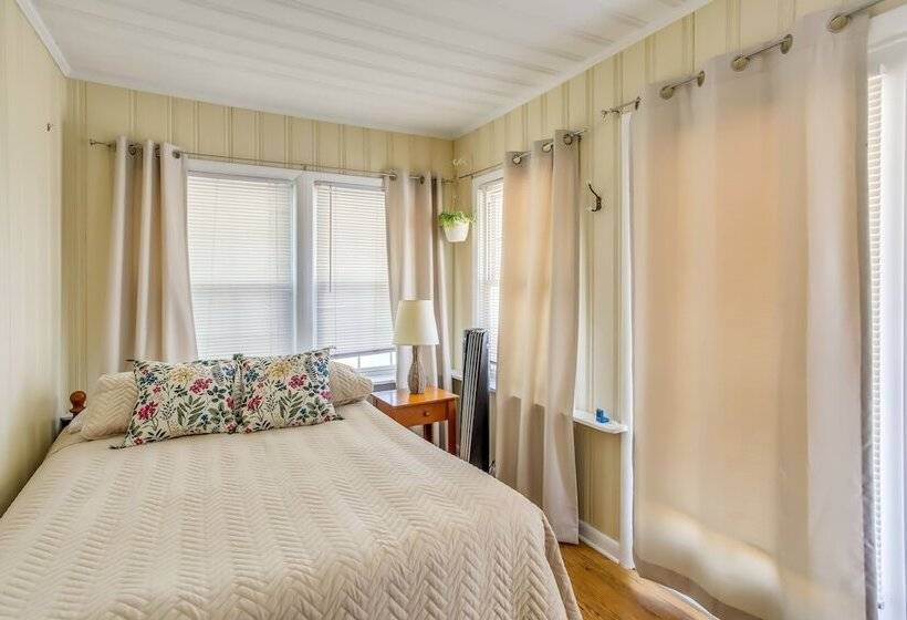 Carolina Beach Home W/ Private Deck: Walk To Shore