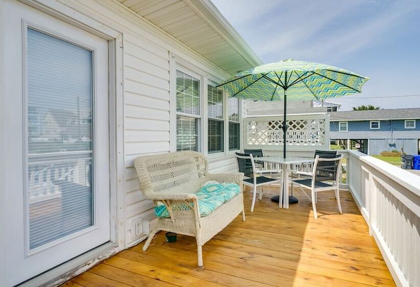 Carolina Beach Home W/ Private Deck: Walk To Shore